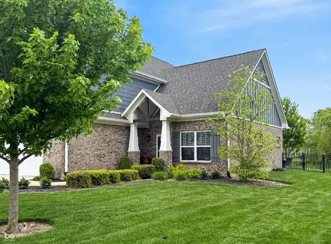 1069 Forest Glen Dr, Greenfield, IN 46140