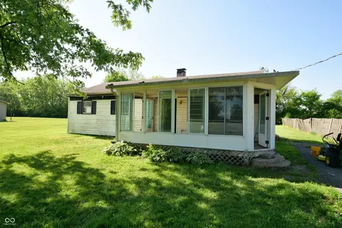 1083 E South St, Greenfield, IN 46140
