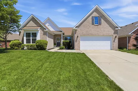 4323 Raintree Blvd, Greenwood, IN 46143