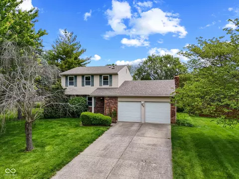 525 N Greenbriar Dr, Greenwood, IN 46142