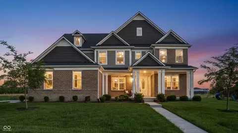 2900 Towne Meadow Dr, Carmel, IN 46032