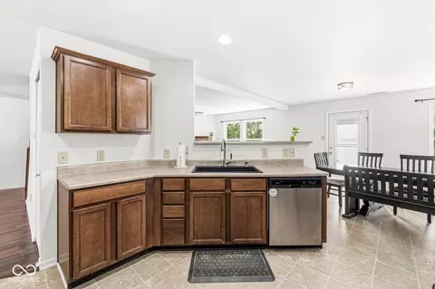 Kitchen - 9637 W Stargazer Dr, Pendleton, IN 46064 photo 2 of 3