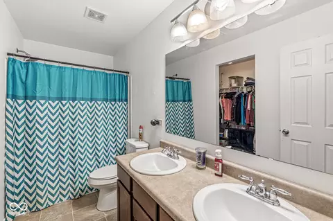 Bath - 9637 W Stargazer Dr, Pendleton, IN 46064 photo 2 of 3