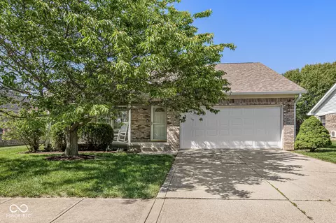 212 Lakeshore Dr, Lebanon, IN 46052