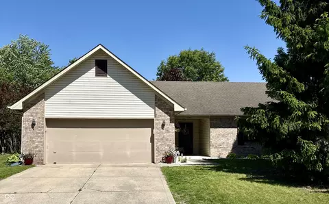 1059 Lake Dr E, Brownsburg, IN 46112
