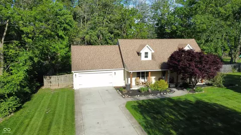 9861 Oakleaf Way, Mccordsville, IN 46055