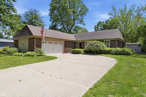 929 Briarwood Dr, Greenwood, IN 46142