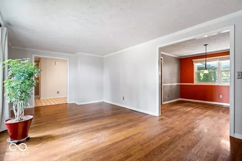Living - 1010 Porto Bello St, Pendleton, IN 46064 photo 3 of 6