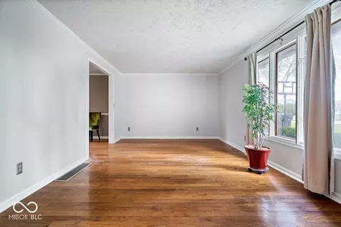 Living - 1010 Porto Bello St, Pendleton, IN 46064 photo 1 of 6