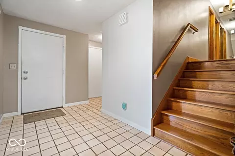 Entry Way - 1010 Porto Bello St, Pendleton, IN 46064 photo 1 of 1
