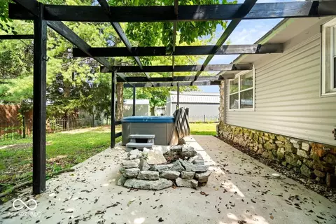 Exterior - 1010 Porto Bello St, Pendleton, IN 46064 photo 3 of 5