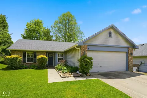 906 Moonlight Ct, Mooresville, IN 46158