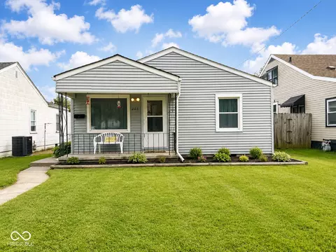 203 E 36th St, Anderson, IN 46013
