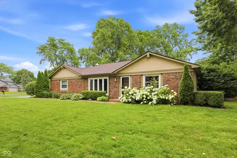 8035 Vineyard Dr, Indianapolis, IN 46260