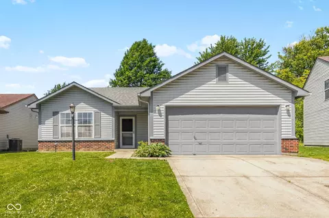 2324 Historic Oaks Blvd, Indianapolis, IN 46214
