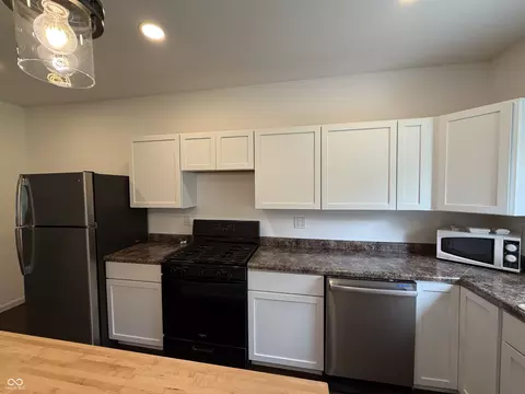 Kitchen - 1102 3rd St, Covington, IN 47932 photo 5 of 9