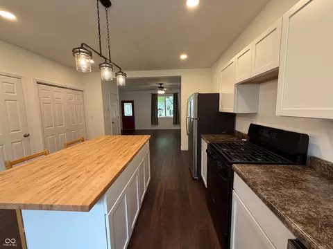 Kitchen - 1102 3rd St, Covington, IN 47932 photo 9 of 9