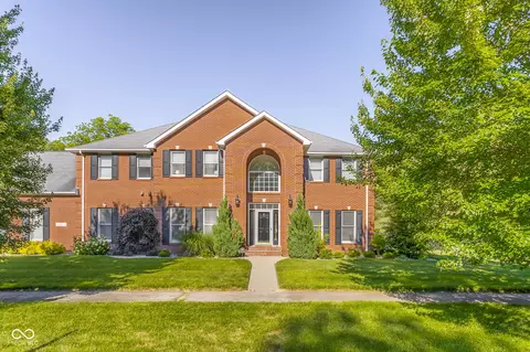 2561 Apple Blossom Ln, Columbus, IN 47201