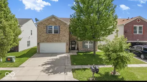 2951 Hearthside Dr, Greenwood, IN 46143