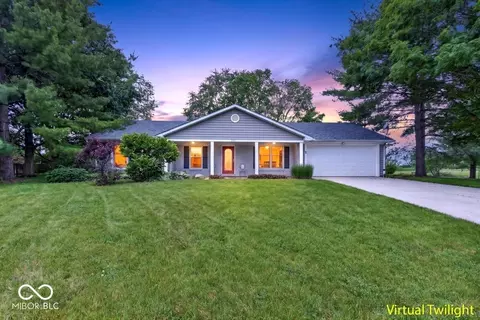 909 Cardinal Dr, Zionsville, IN 46077
