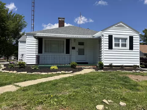 102 E 12th St, Rushville, IN 46173