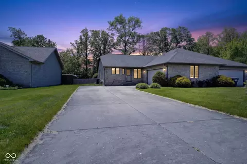 8307 W Ashford Ln, Muncie, IN 47304