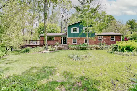 805 Eaglewood Dr, Zionsville, IN 46077