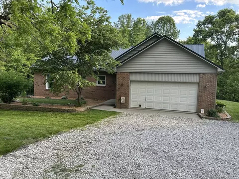 584 Schultz Ln, Martinsville, IN 46151