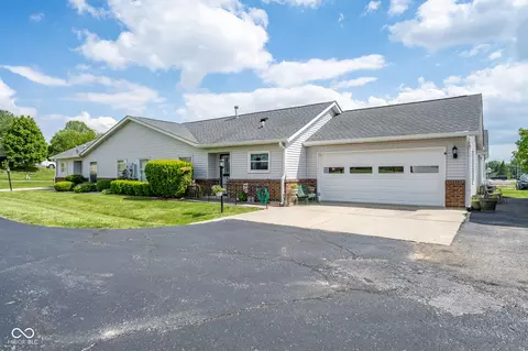 112 Longcastle Dr #2, Greencastle, IN 46135