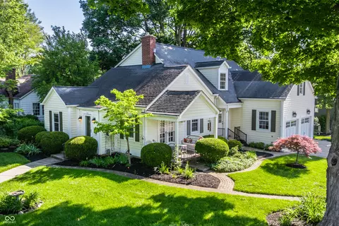 385 S Sixth St, Zionsville, IN 46077
