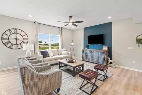 Living - 1549 Pebble Beach Dr, Pendleton, IN 46064 photo 1 of 2