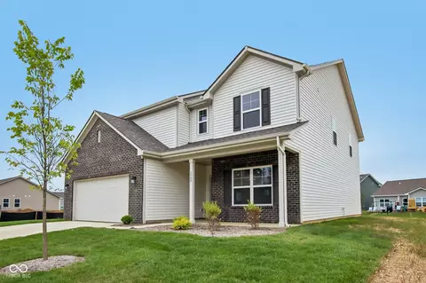 Exterior - 1549 Pebble Beach Dr, Pendleton, IN 46064 photo 2 of 6