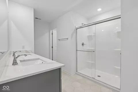 Bath - 1549 Pebble Beach Dr, Pendleton, IN 46064 photo 1 of 2