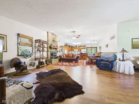 Living - 8052 E Ash Rd, Bloomfield, IN 47424 photo 9 of 9