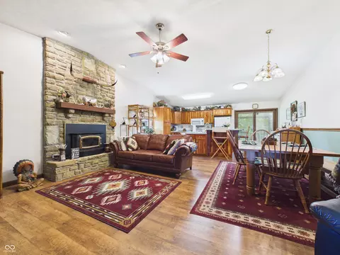 Living - 8052 E Ash Rd, Bloomfield, IN 47424 photo 8 of 9