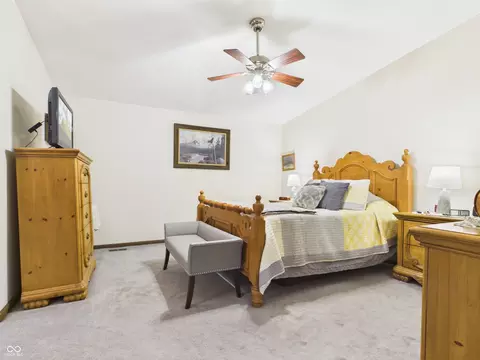 Bedroom - 8052 E Ash Rd, Bloomfield, IN 47424 photo 4 of 5