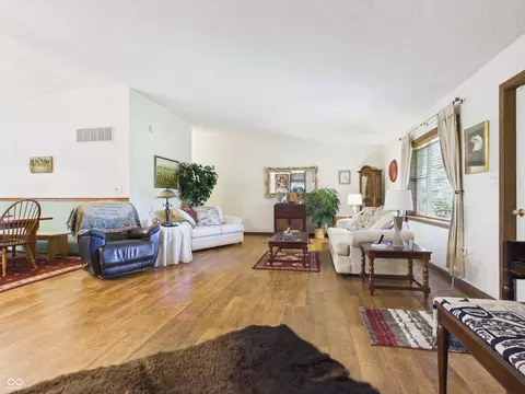 Living - 8052 E Ash Rd, Bloomfield, IN 47424 photo 5 of 9