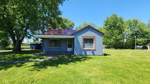 1014 N Sterling Ave, Veedersburg, IN 47987