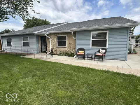 2735 Prosperity Dr, Columbus, IN 47201