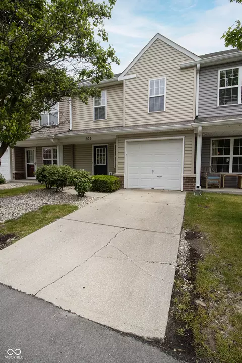 509 Elkhart Dr, Westfield, IN 46074