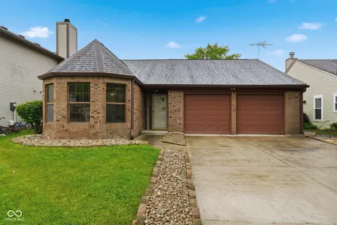8928 Summer Walk Dr E, Indianapolis, IN 46227
