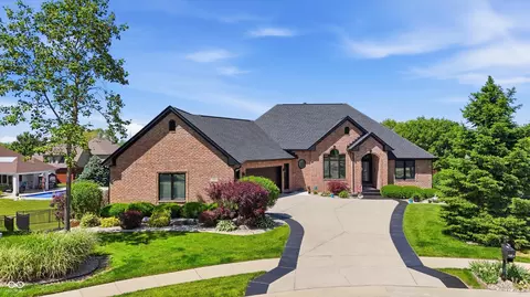 2900 Abbotsbury Ct, Greenwood, IN 46143