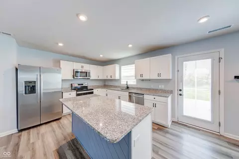 Kitchen - 9758 Oak Grove Dr, Pendleton, IN 46064 photo 2 of 3