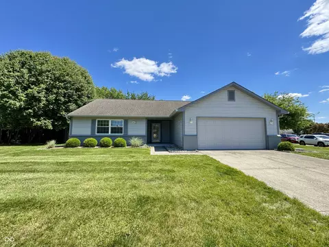 597 Hunting Creek Dr, Greenwood, IN 46142
