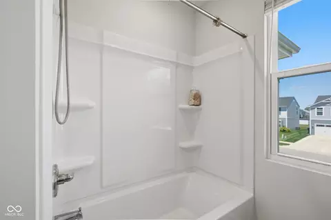 Bath - 9760 Oakgrove Dr, Pendleton, IN 46064 photo 6 of 6