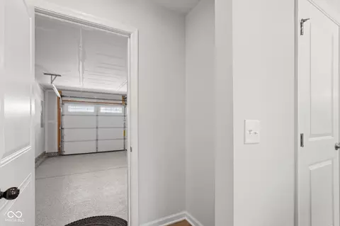 Entry Way - 9760 Oakgrove Dr, Pendleton, IN 46064 photo 6 of 10