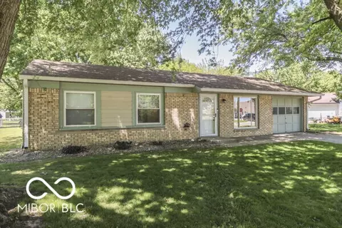 18 Maple Dr, Bargersville, IN 46106