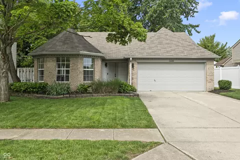 7496 Wood Ct, Fishers, IN 46038