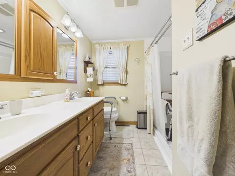 Bath - 900 Maple St, Middletown, IN 47356 photo 2 of 2