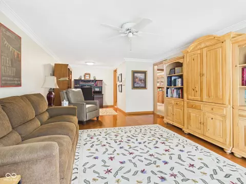 Living - 900 Maple St, Middletown, IN 47356 photo 3 of 6